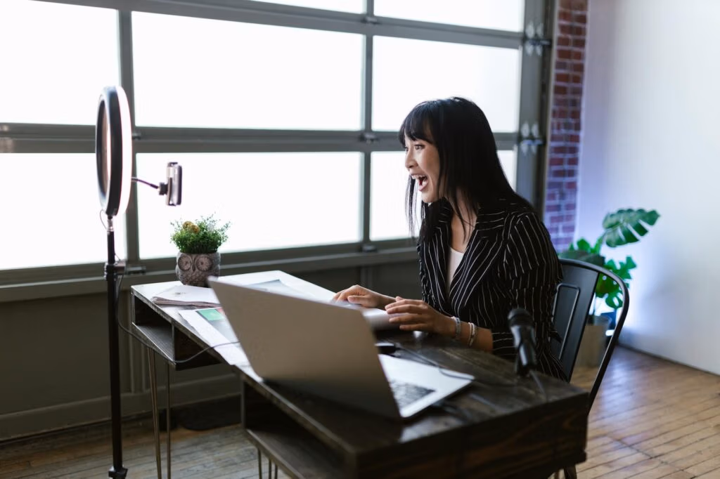 LinkedIn Video Strategy 2026: Why Videos and Carousels Beat Every Other Format — Engagement Data, Ideal Video Structure, and How Italian Professionals Can Leverage the Algorithm