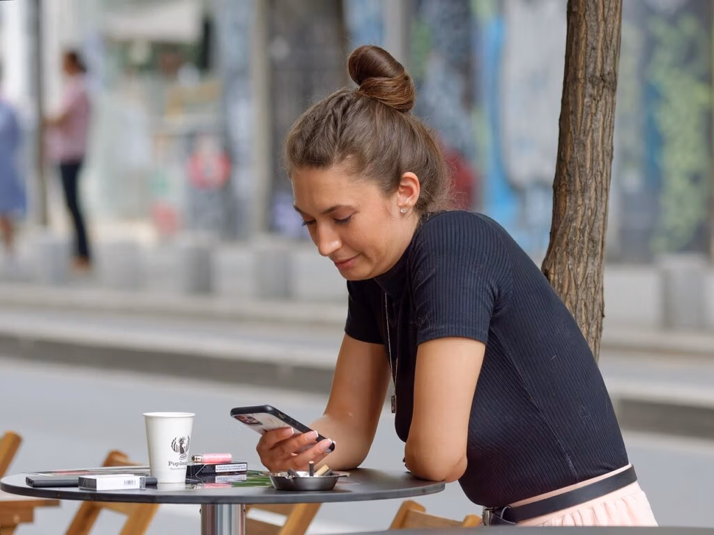 TikTok Feed Nearby in Italy: How Hyperlocal Discovery Works and How to Leverage it for Restaurants, Shops and Local Businesses