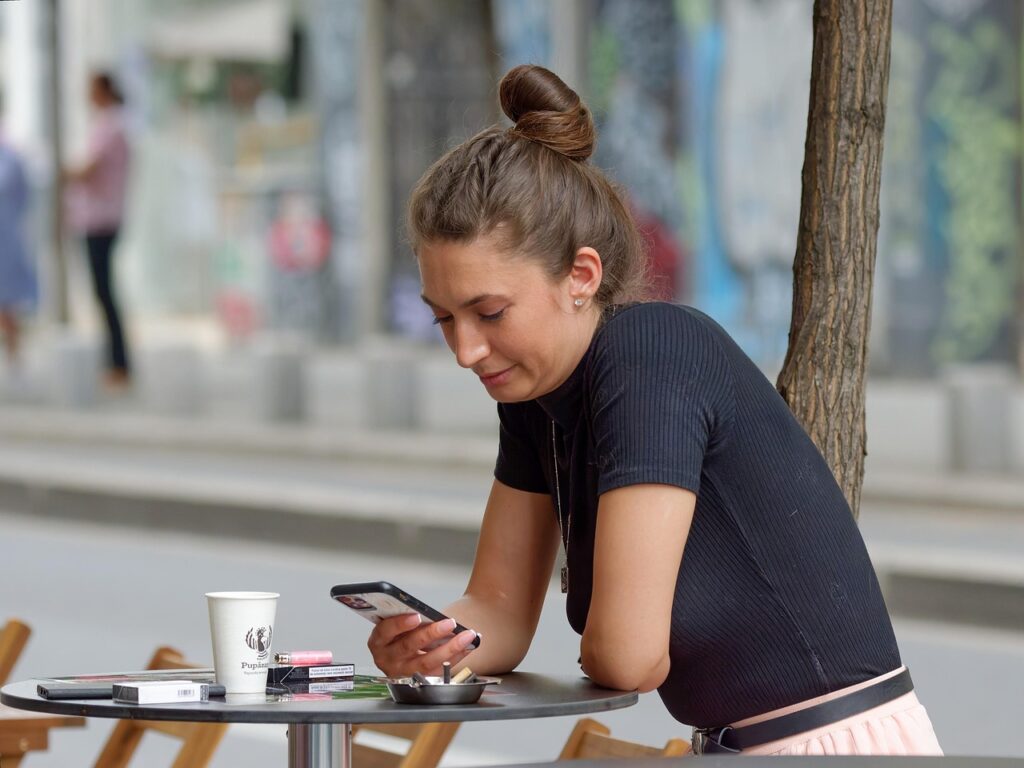 TikTok Feed Nearby in Italia: Come Funziona la Scoperta Iperlocale e Come Sfruttarlo per Ristoranti, Negozi e Attività Locali