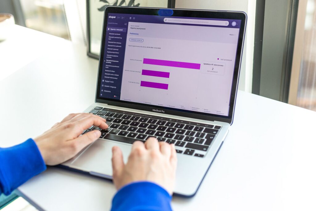 Brand Authority vs Domain Authority nel Giugno 2026: Costruire Entity Reputation Attraverso Podcast, Videocast e UGC Platforms