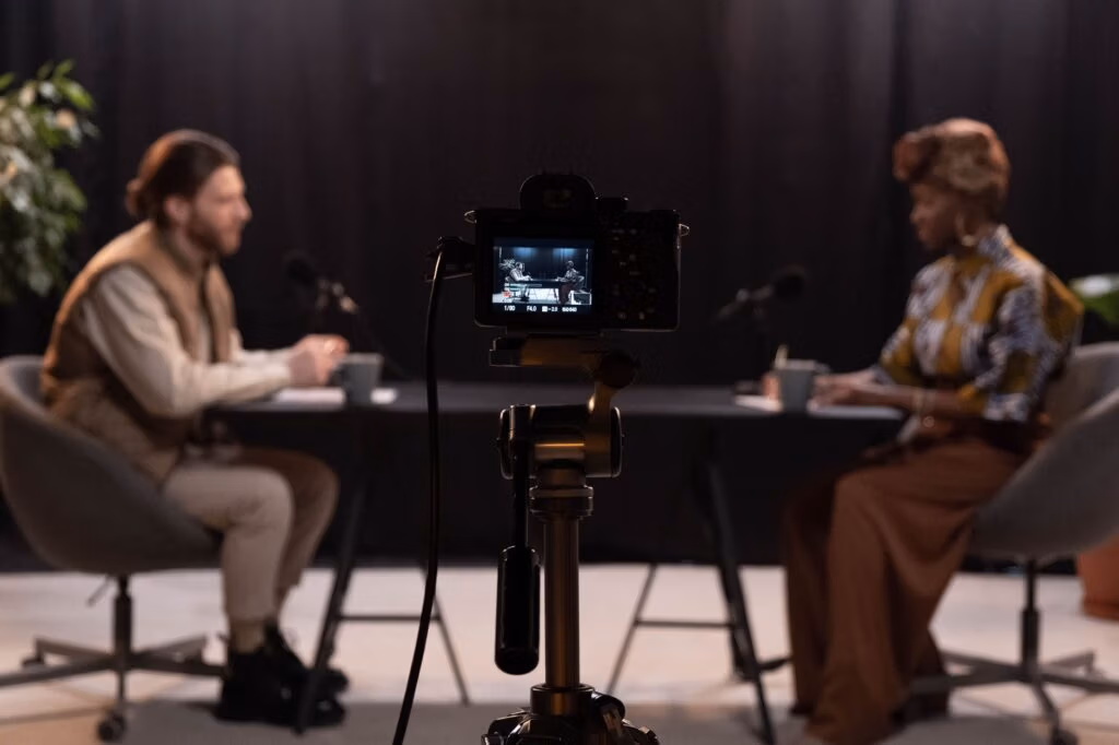 Creator Economy & Media Hybrid: Retaining Top Talent — In-House Creator Studios, Journalist Empowerment, and Conflict Management