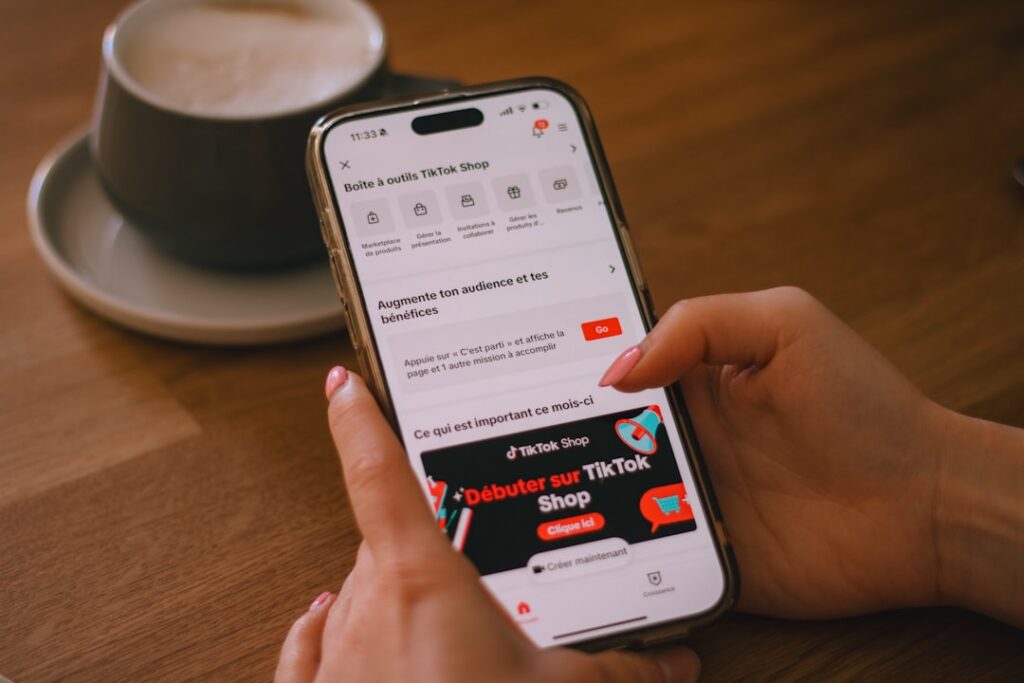 Social Commerce 2026: Da Shoppable Videos a Live Shopping — Come Trasformare i Social Media in Revenue Channel per E-commerce Italiani con Friction-Less Checkout e Intent-Driven Conversion