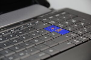 AI Act Compliance per Editori Italiani: Governance Framework, Disclosure Requirements e Liability Management — Guida Tecnica alle Regolazioni EU su AI-Generated Content e Agentic Publishing