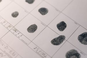 Authorship Verification e Brand Entity Authority: Monitorare Menzioni Unlinkate e AI Citation Tracking