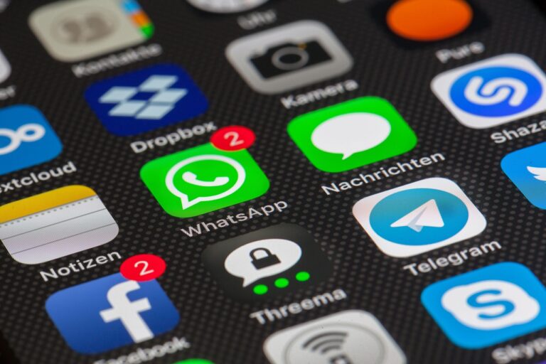 Community Verticali vs Follower Vanity: Micro-Communities Iper-Specifiche come Motor di Engagement Reale 2026