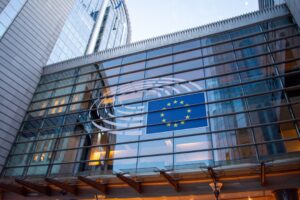 EU AI Act Compliance Deadline Agosto 2026: Transparenza Obbligatoria, Disclosure Labeling e Rischi Legali per Creator e Publisher Italiani