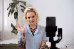 Autenticità come Segnale di Performance: Creator-Led Content vs AI-Generated Slop — Engagement Rate Strategy, UGC Credibility Scoring e Raw Content Trends Agosto 2026