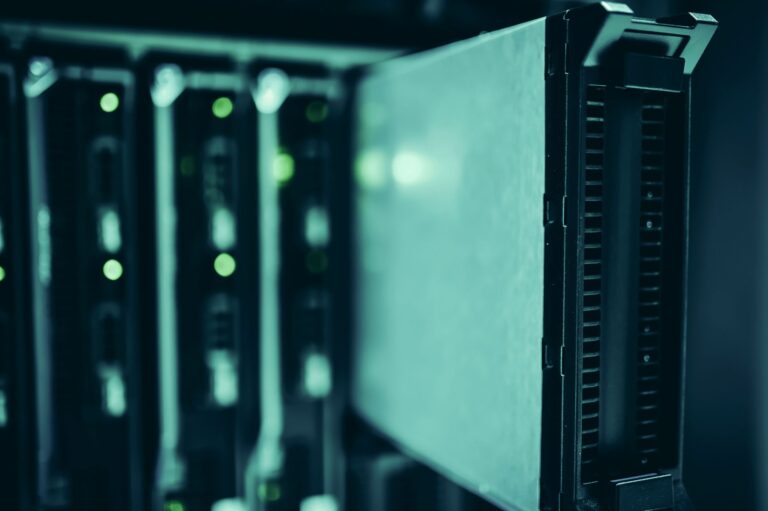 Multimodal RAG per Newsroom Italiani: Integrazione Gemini 3.7 + Claude Opus 5 + Llama 4 — Document Pipeline, Attribution e GDPR-Compliant Source Tracking
