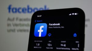 Facebook AI-Driven vs Chronological Feed EU Test 2026: Dual-Feed Strategy per Publisher